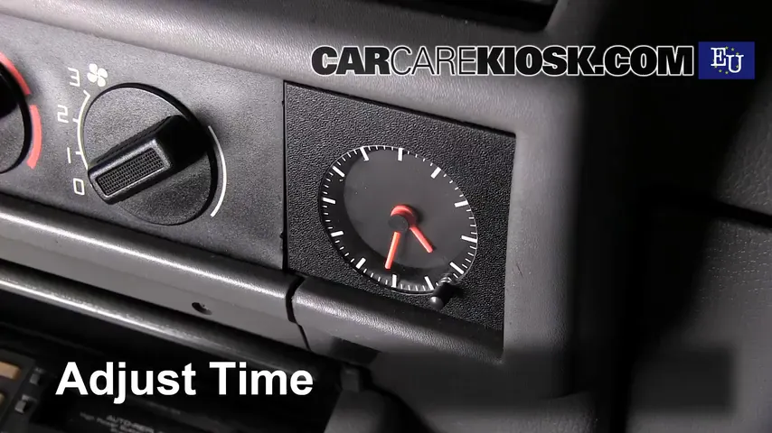 1992 Renault Clio RT 1.4L 4 Cyl. Clock